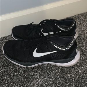 Nike Tennis Shoes